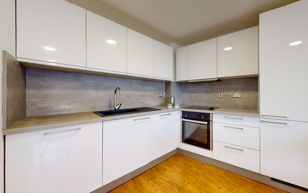 Property photo 2 of 18 Kitchen