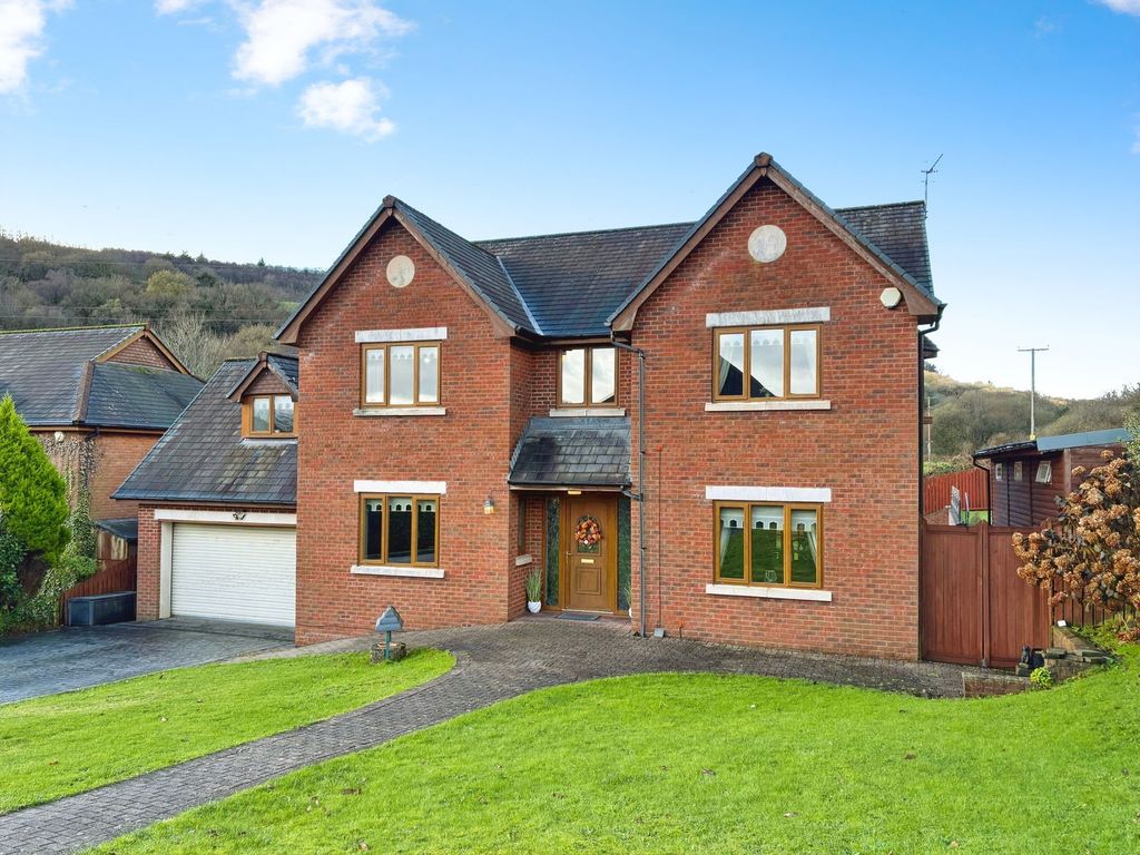 Property photo 1 of 32