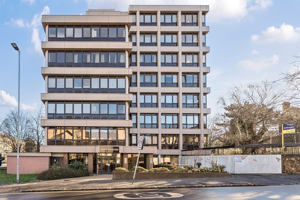 Property photo 1 of 9 (Main)