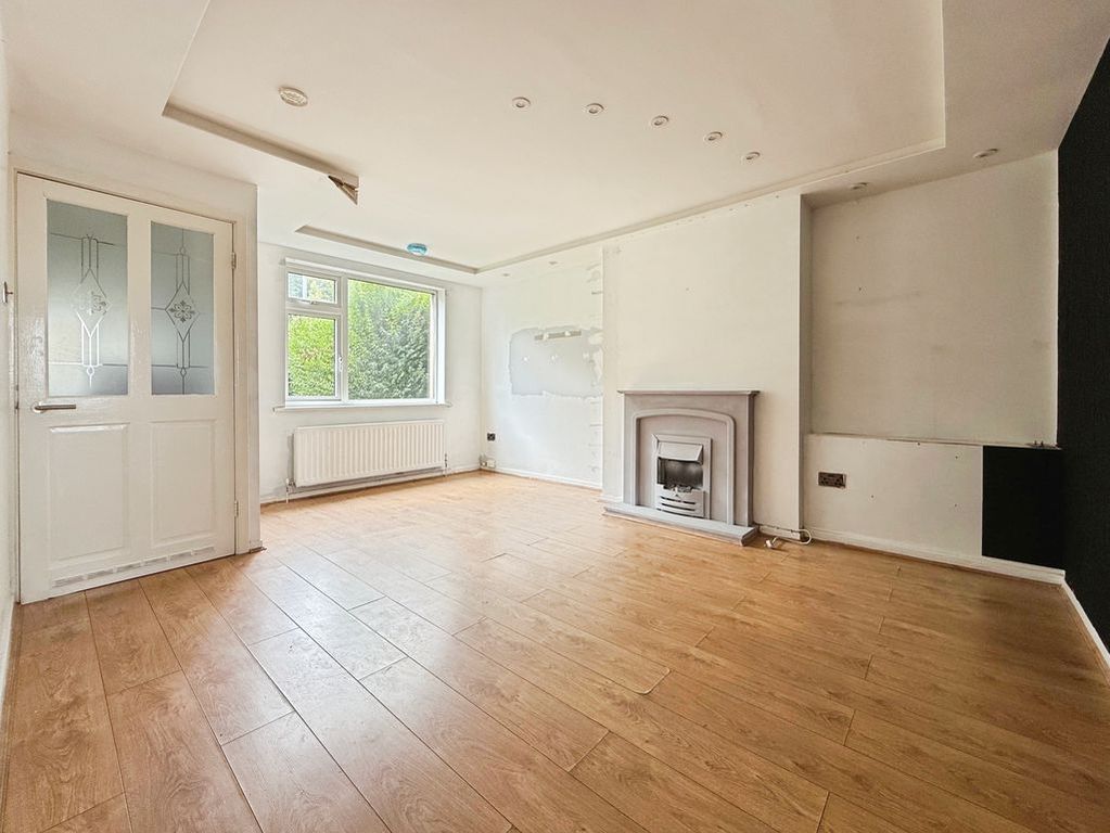 Property photo 3 of 9 Photo 6