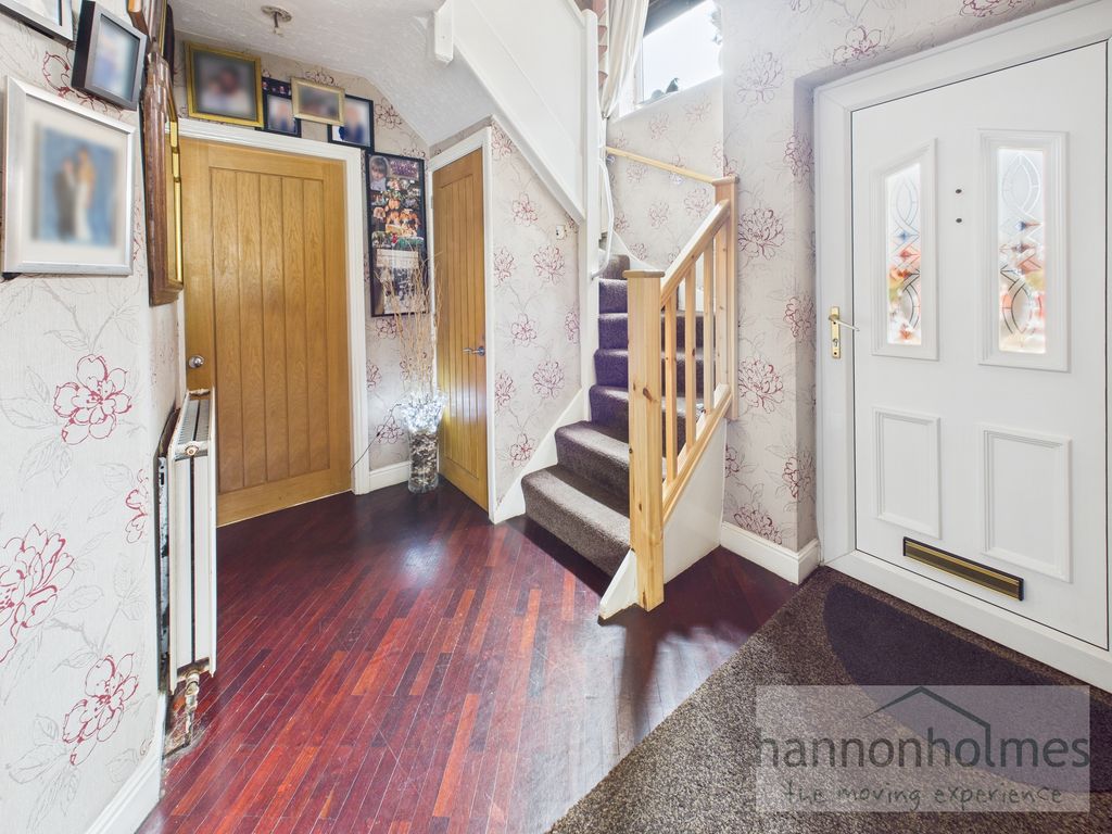 Property photo 2 of 40 Cam05283G0-Pr0112-Still003