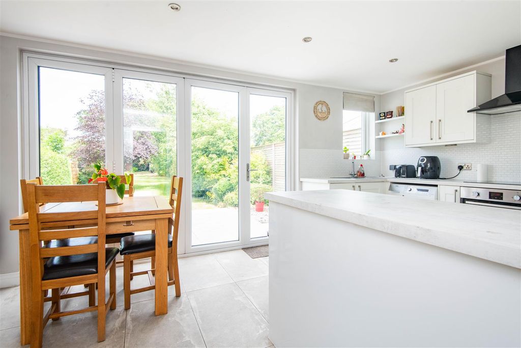 Property photo 3 of 17 Kitchen / Diner