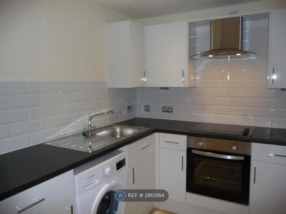 Property photo 2 of 9 Kitchen
