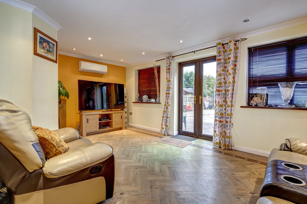 Property photo 2 of 21