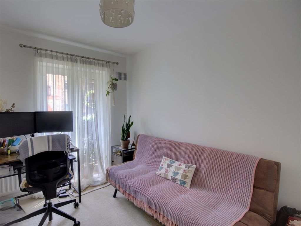 Property photo 3 of 13 Bed2.Jpg