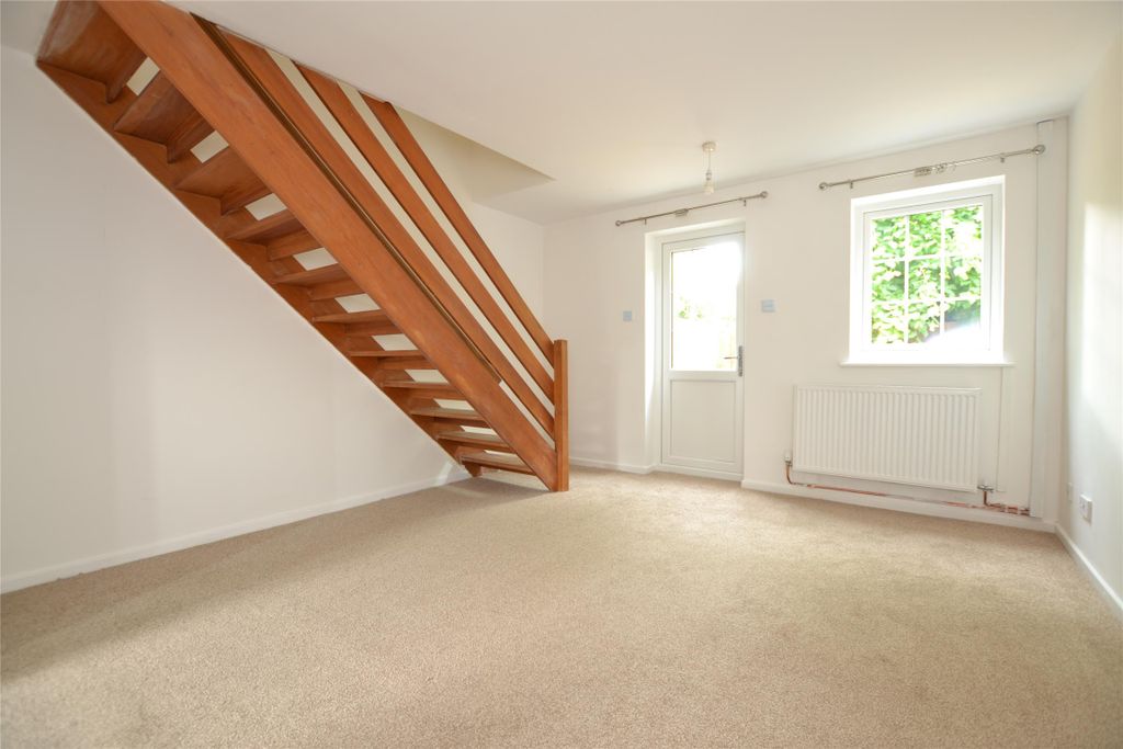 Property photo 2 of 8 Lounge