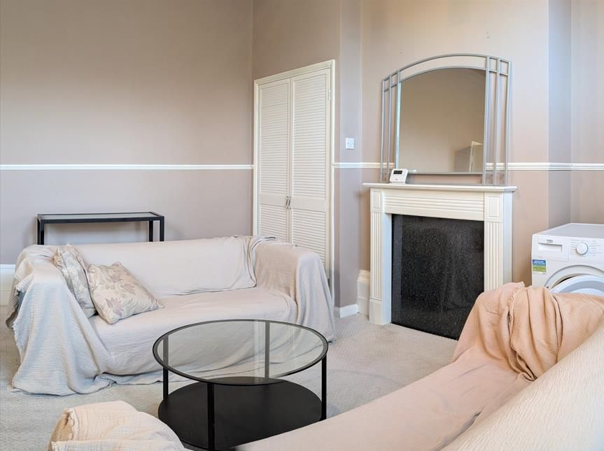 Property photo 1 of 7 Living Room