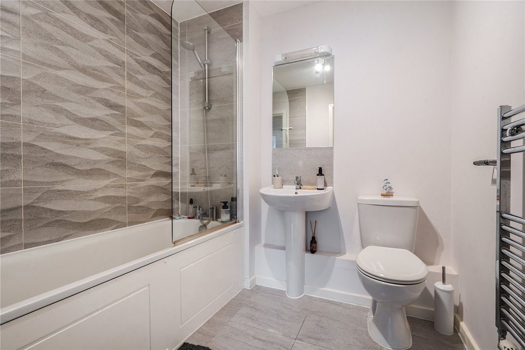Property photo 2 of 20 Bathroom