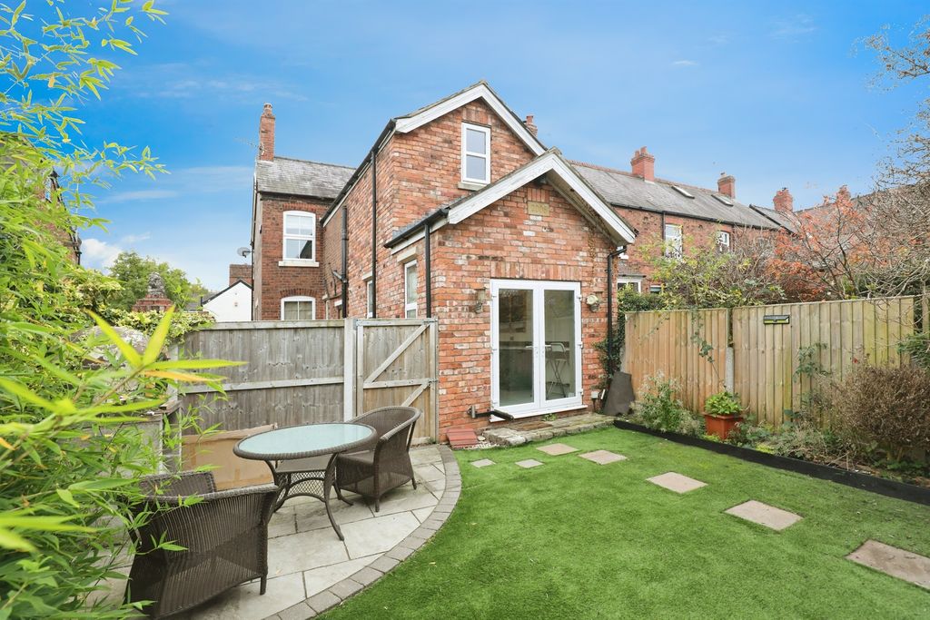 Property photo 2 of 17