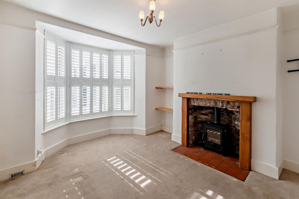 Property photo 2 of 15 8657506-Interior15-800.Jpg