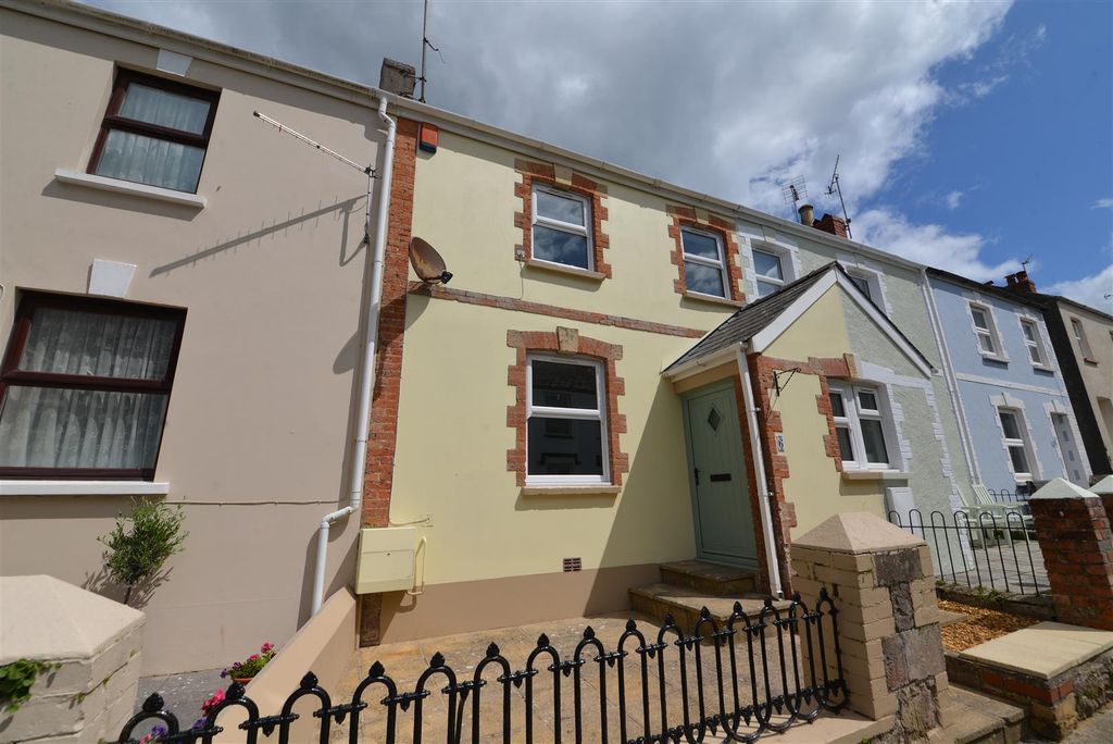 Property photo 1 of 22 Externally