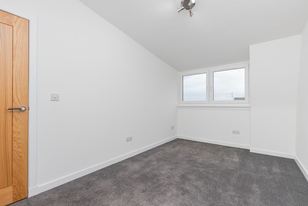 Property photo 3 of 35