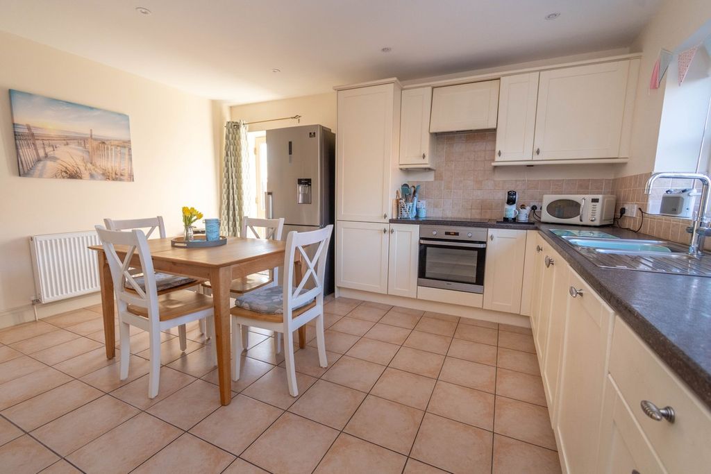 Property photo 3 of 21