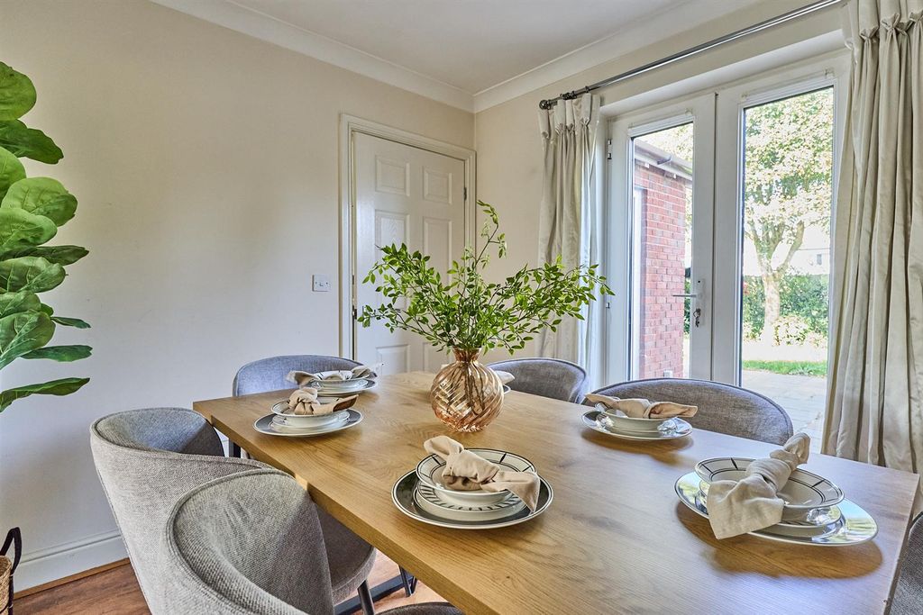 Property photo 3 of 18 Pinfold Close_4.Jpg