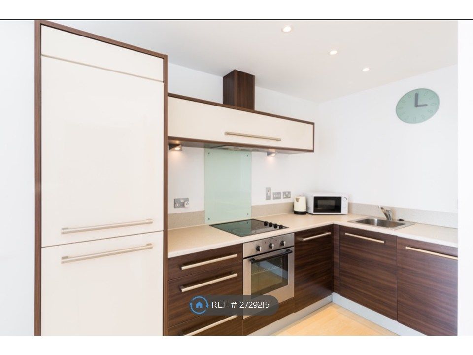 Property photo 2 of 8 Modern Kitchen