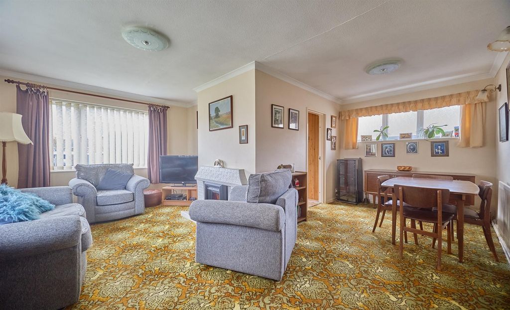 Property photo 2 of 19 L Shaped Lounge Diner