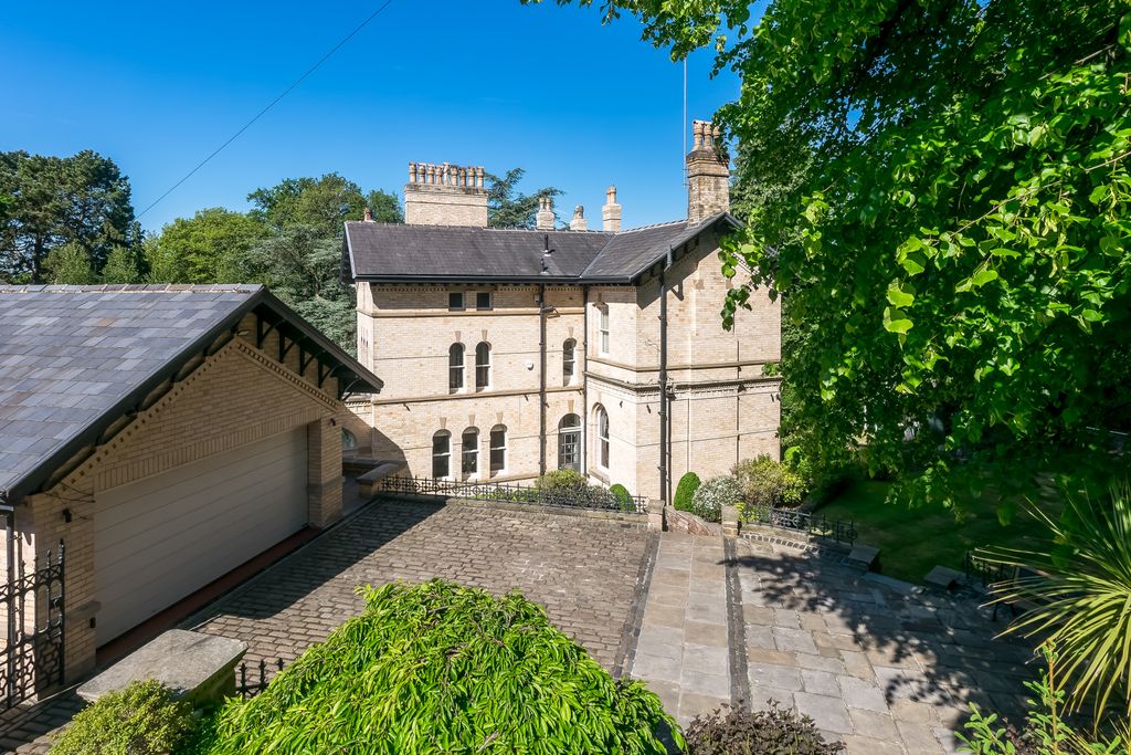 Property photo 1 of 22 The Ferns