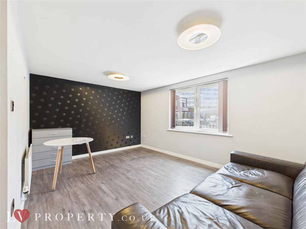 Property photo 1 of 15 Cam05016G0-Pr0086-St