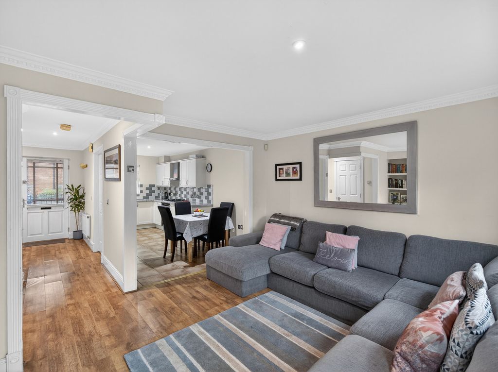 Property photo 2 of 27