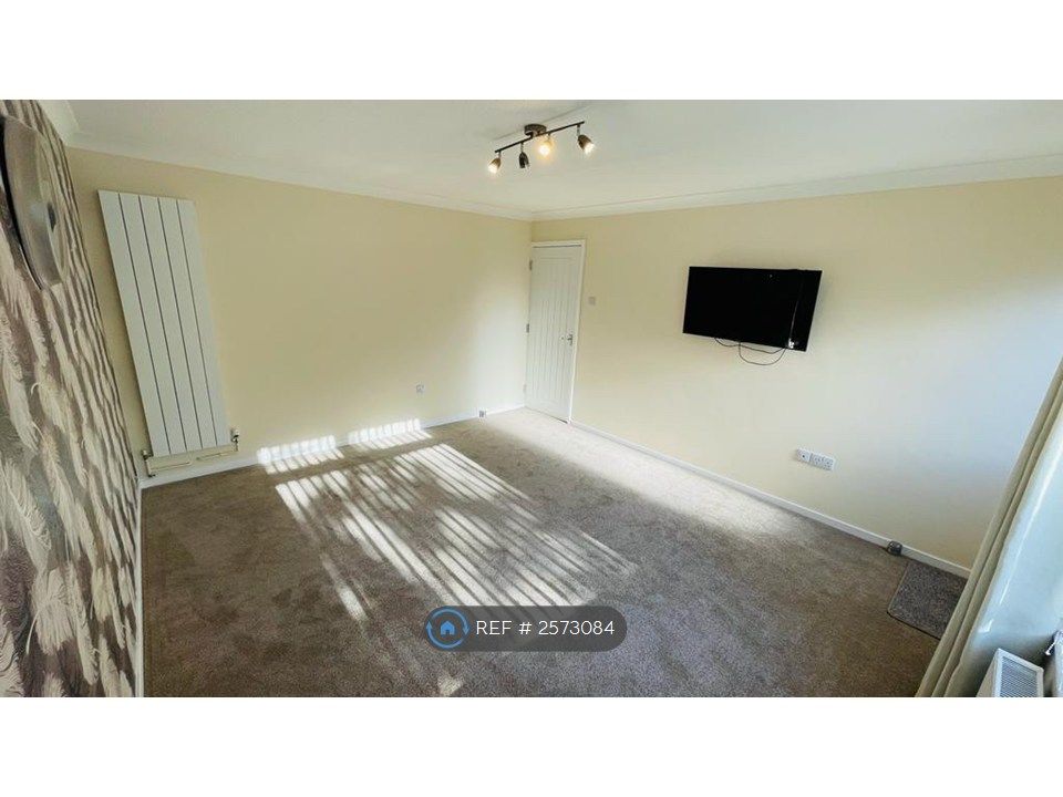 Property photo 3 of 17 Lounge