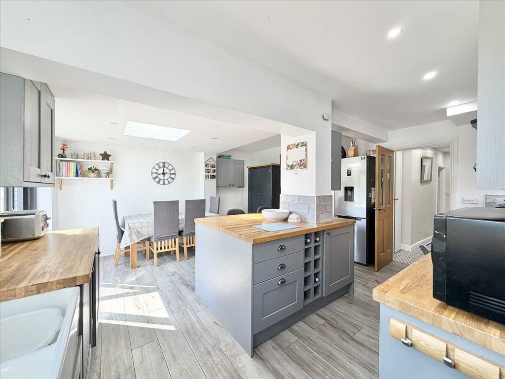 Property photo 2 of 26 Kitchen Diner