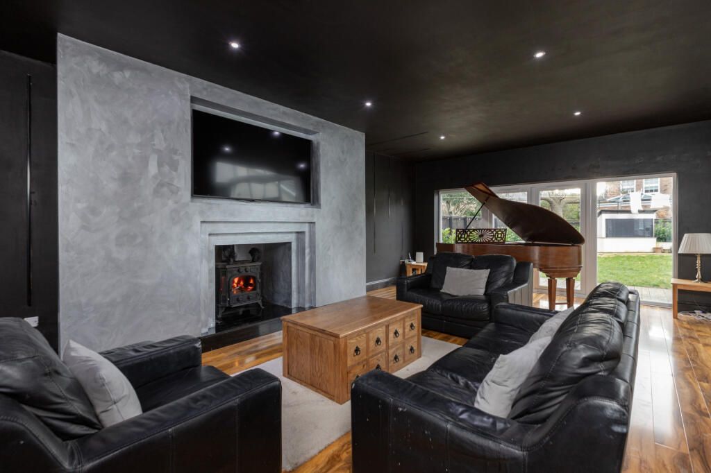 Property photo 3 of 20