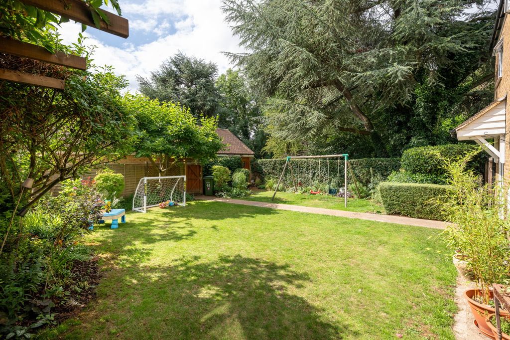 Property photo 2 of 40