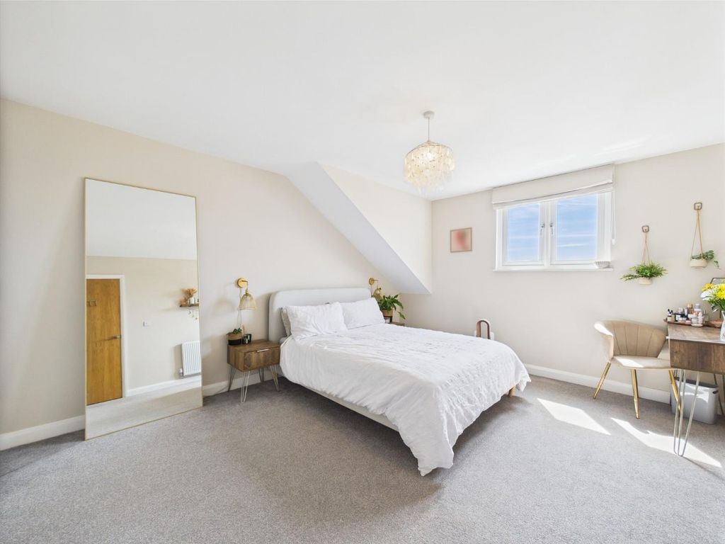 Property photo 2 of 21 Cam01576G0-Pr0265-Still006.Jpg