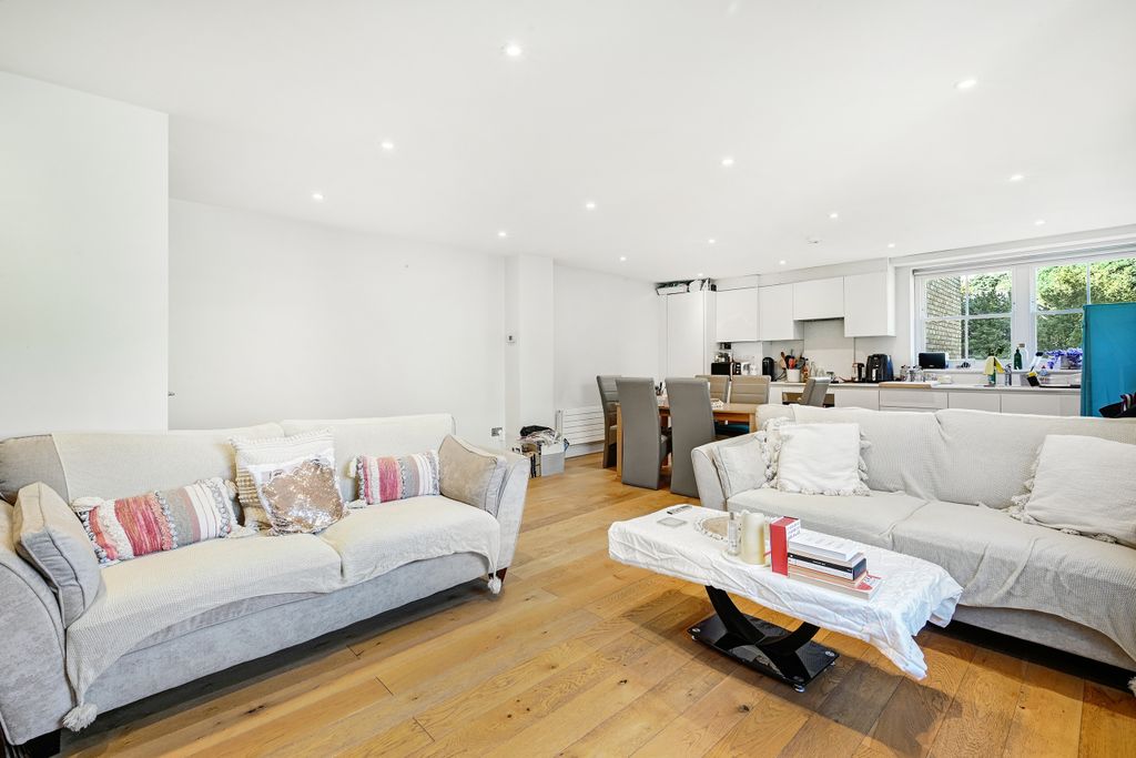 Property photo 3 of 10 Reception