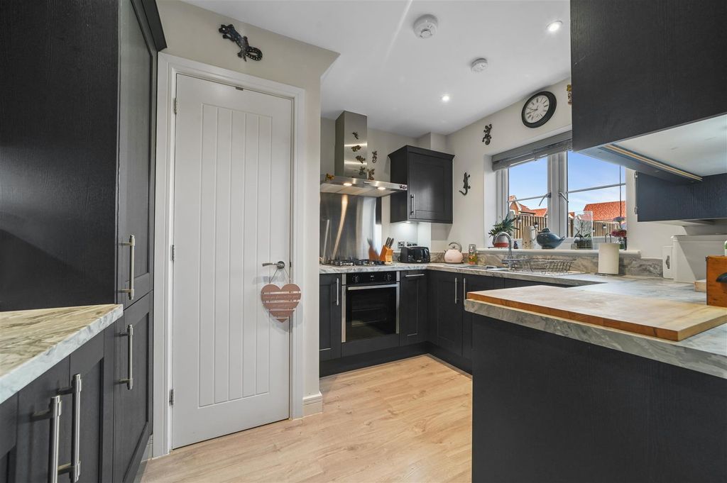 Property photo 3 of 13 Kitchen