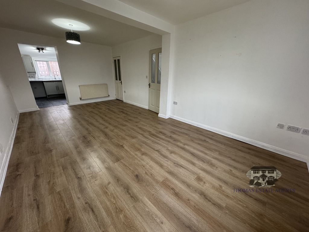 Property photo 3 of 10 Lounge