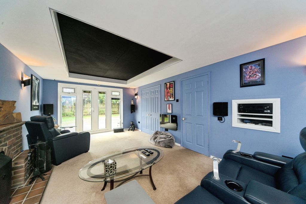 Property photo 3 of 17 Photo