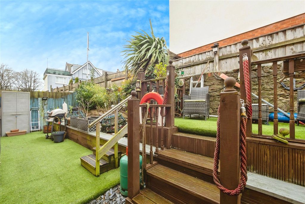 Property photo 2 of 11 Picture No. 16