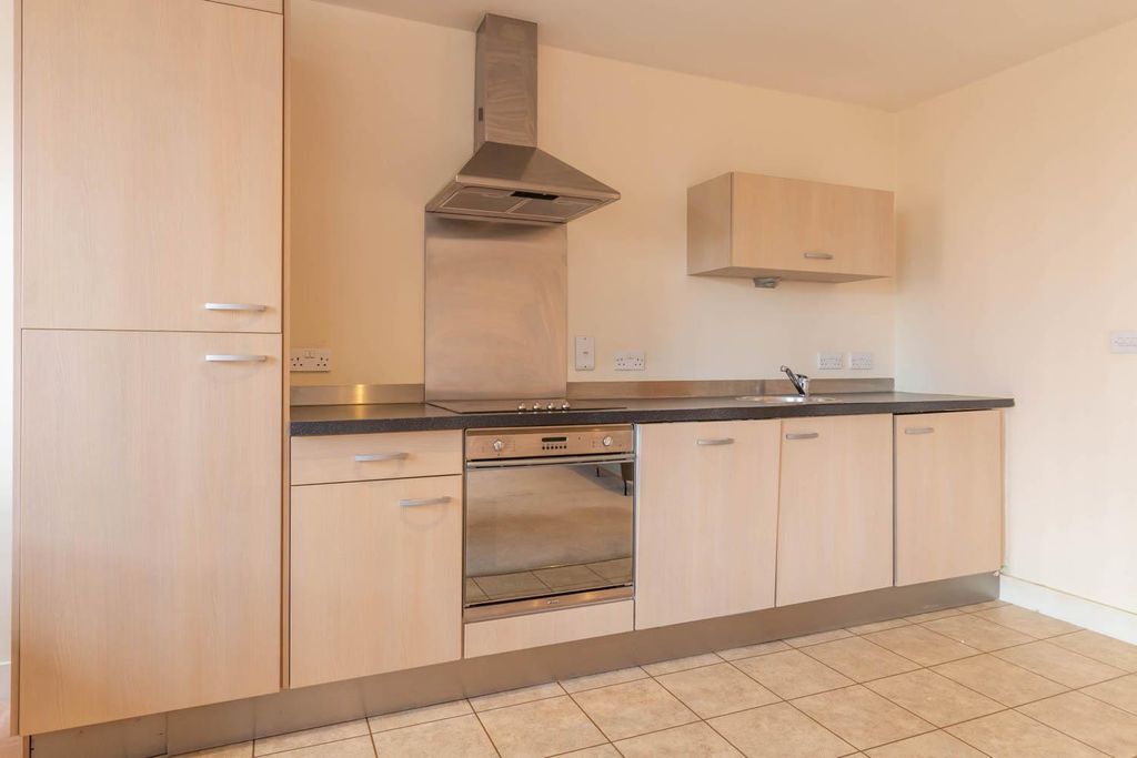 Property photo 3 of 12 Kitchen