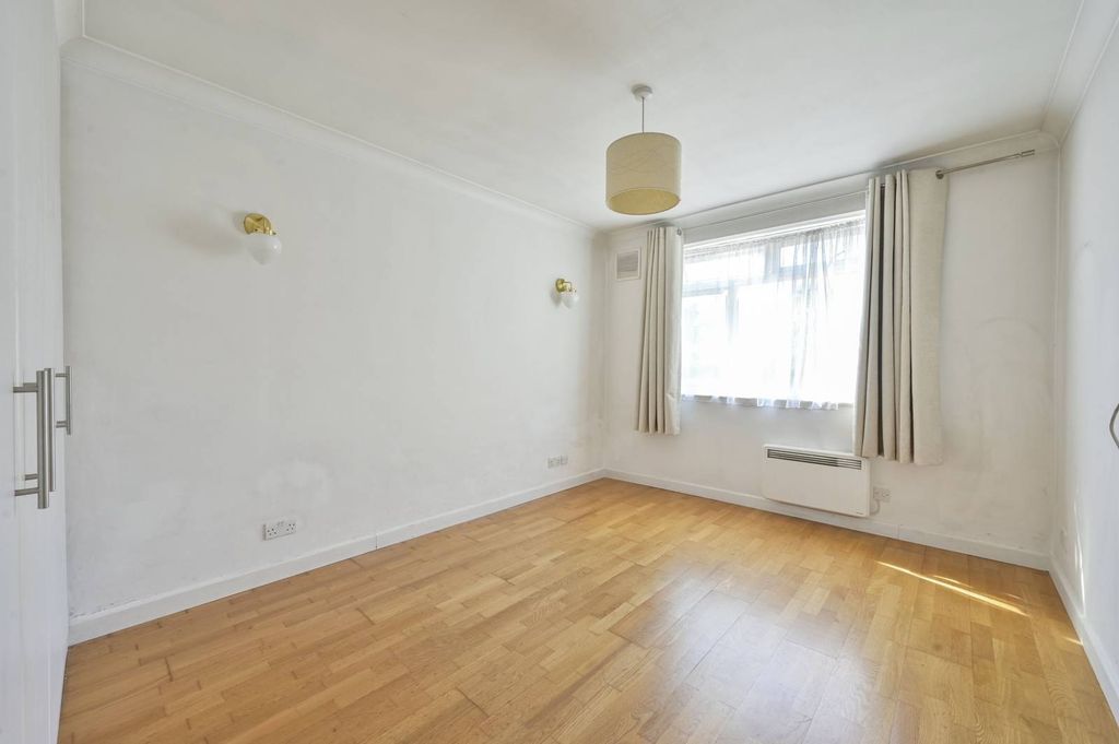 Property photo 3 of 9