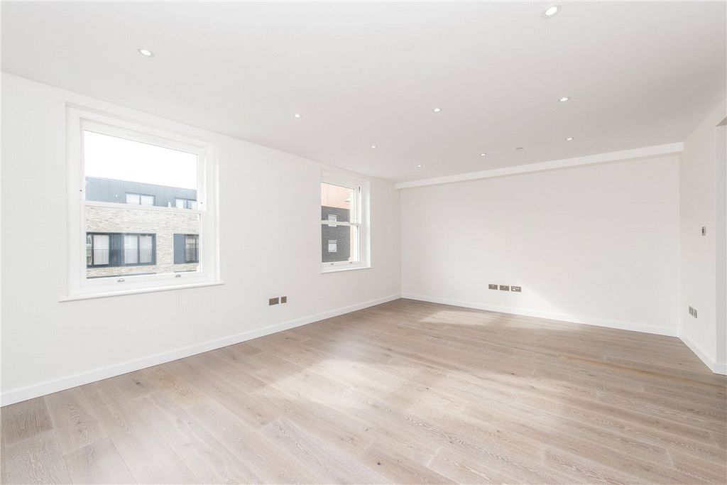 Property photo 3 of 20 Bedroom