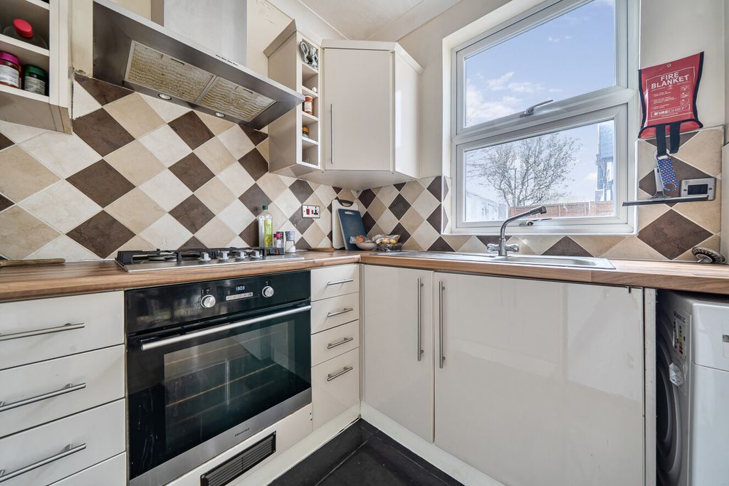 Property photo 2 of 12 1432537-21-69c12E...