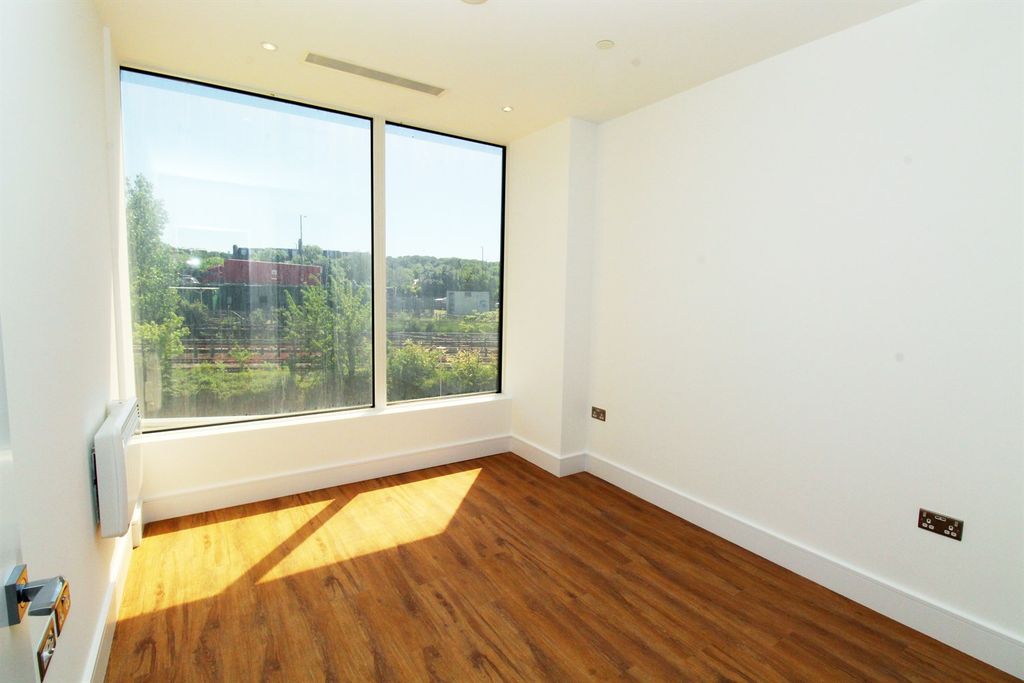 Property photo 3 of 10 1