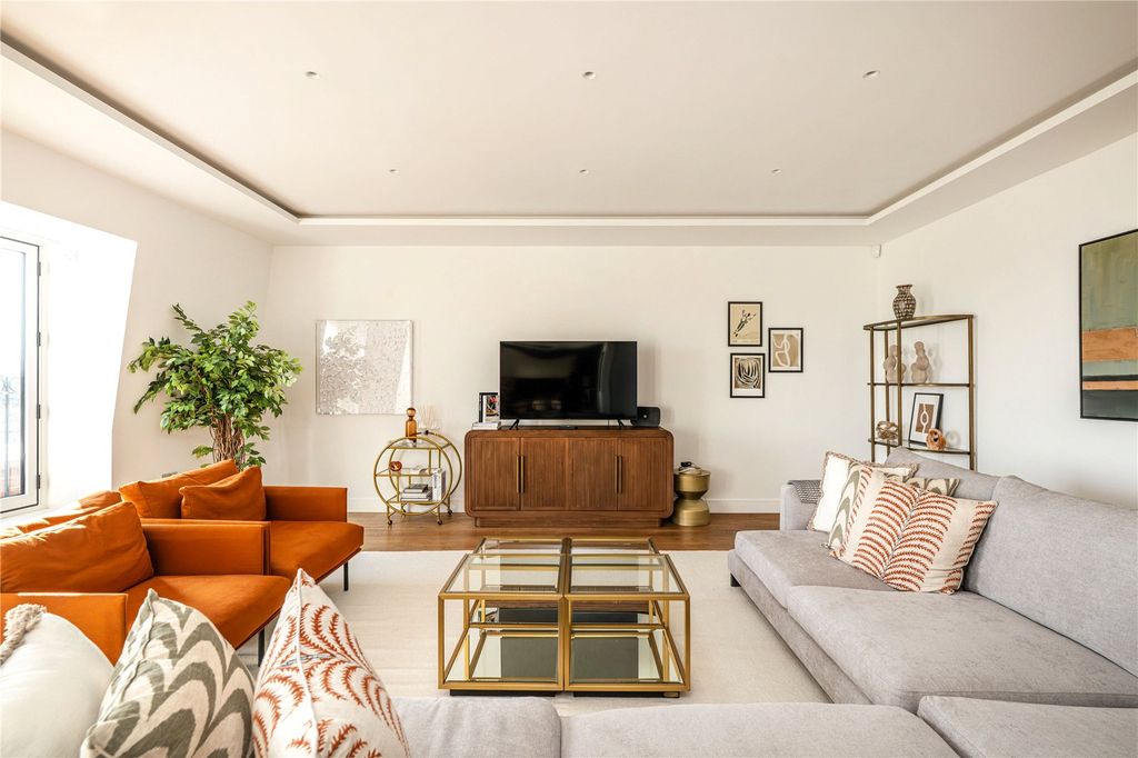 Property photo 2 of 17 Living Room