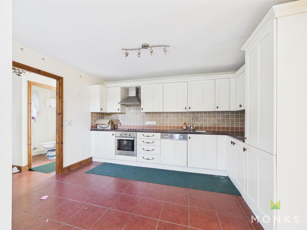 Property photo 2 of 21 Cam01420G0-Pr0865-Still003.Jpg