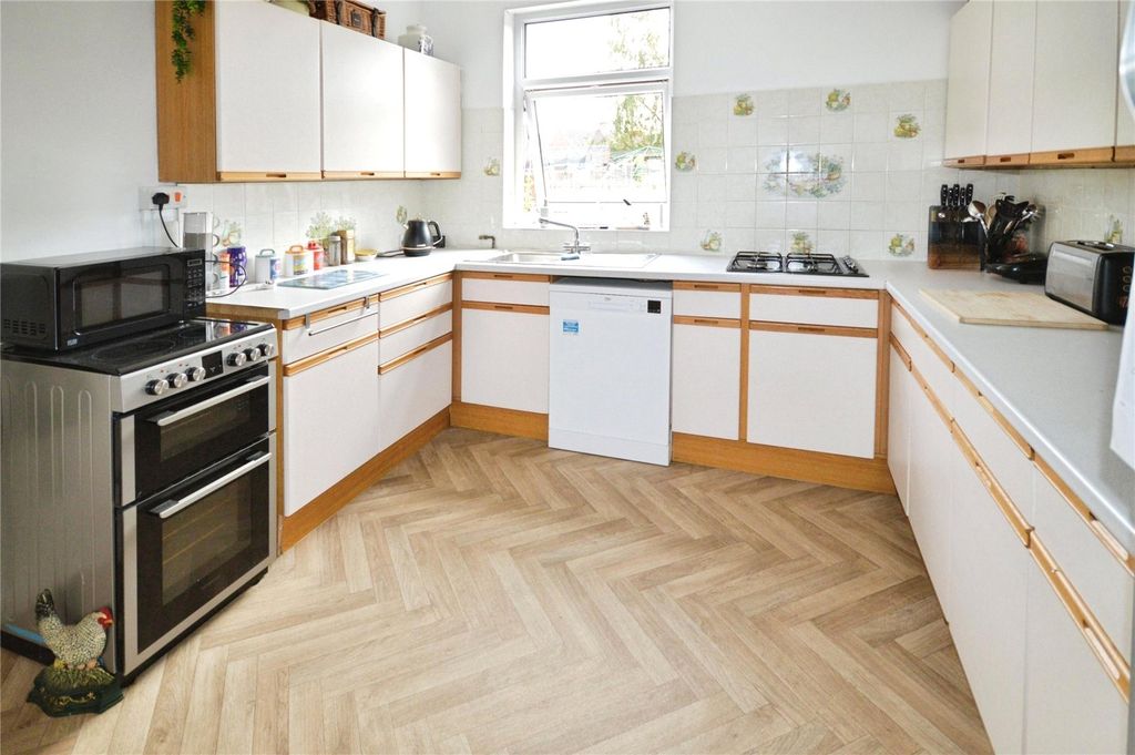 Property photo 2 of 24 Kitchen