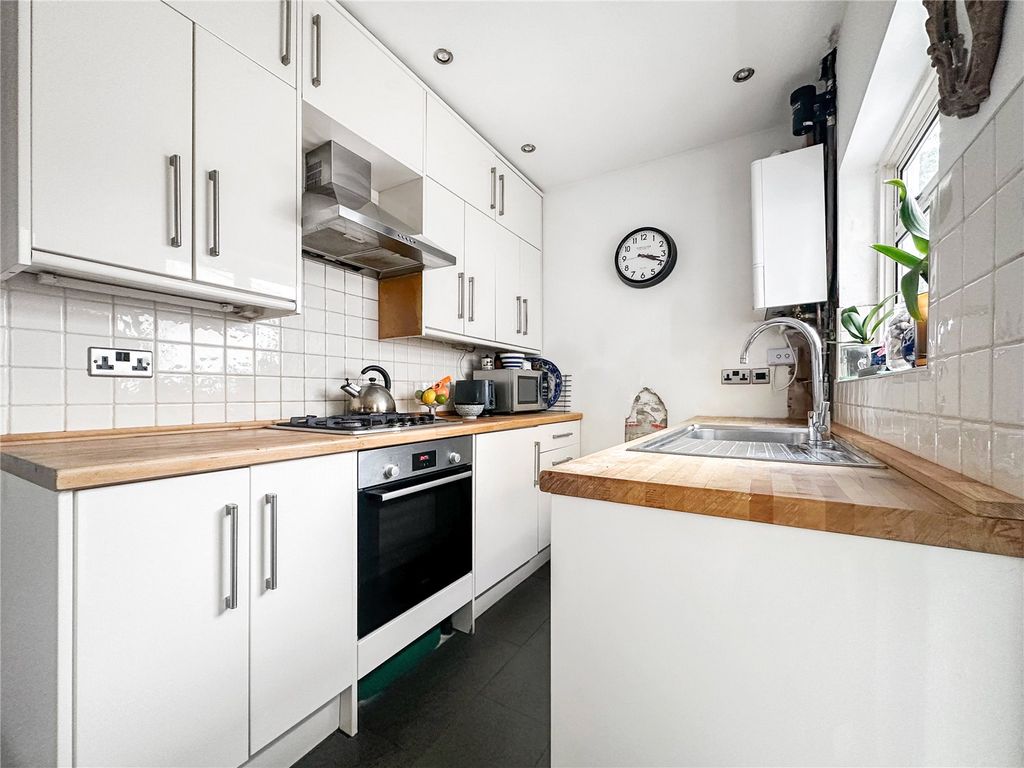 Property photo 2 of 9 Kitchen