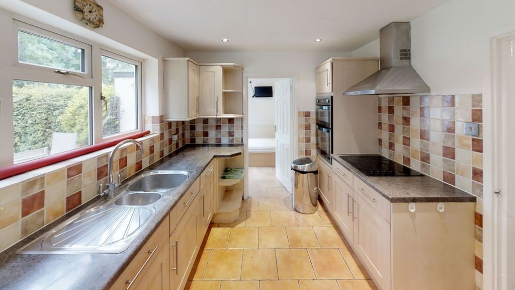 Property photo 3 of 28