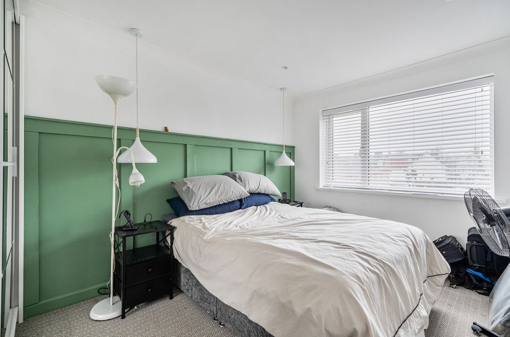 Property photo 3 of 12 3 - 1408079-8-698B1Fa...