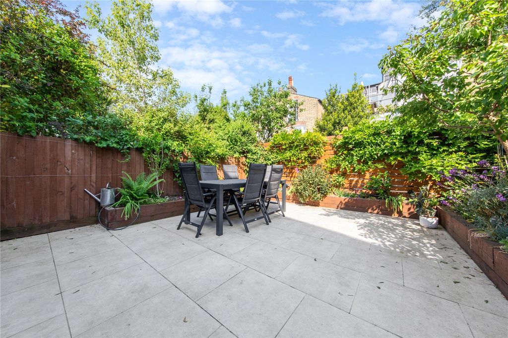 Property photo 3 of 10 Garden