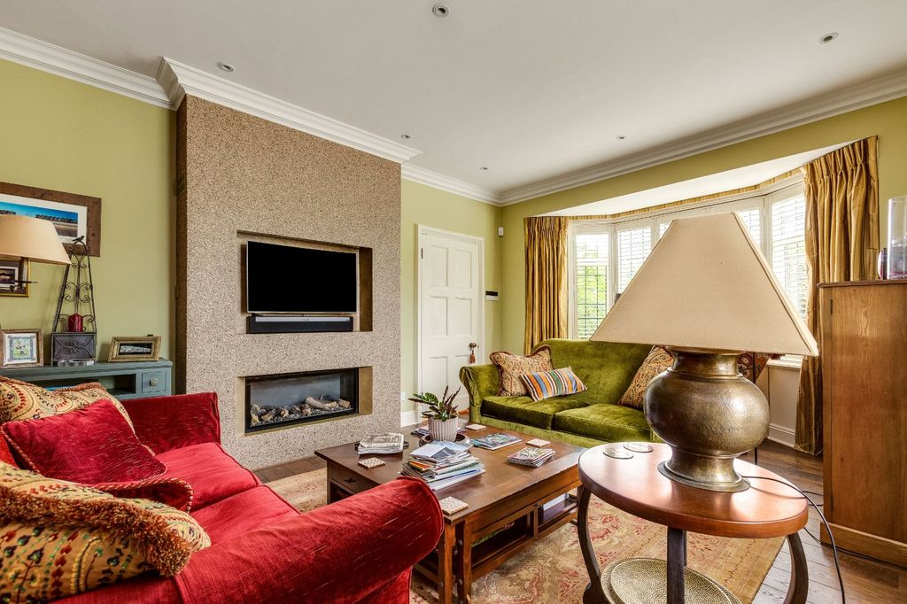 Property photo 2 of 20