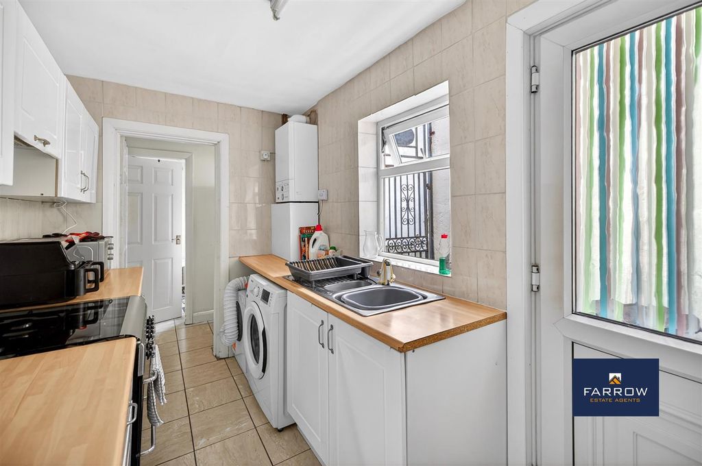 Property photo 3 of 25 Kitchen