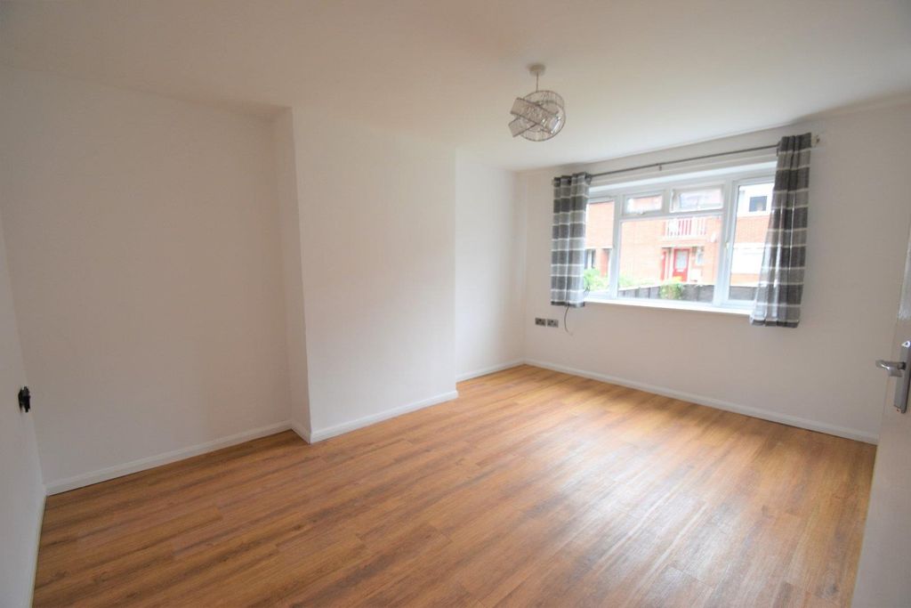 Property photo 2 of 7 Tiverton Seddons