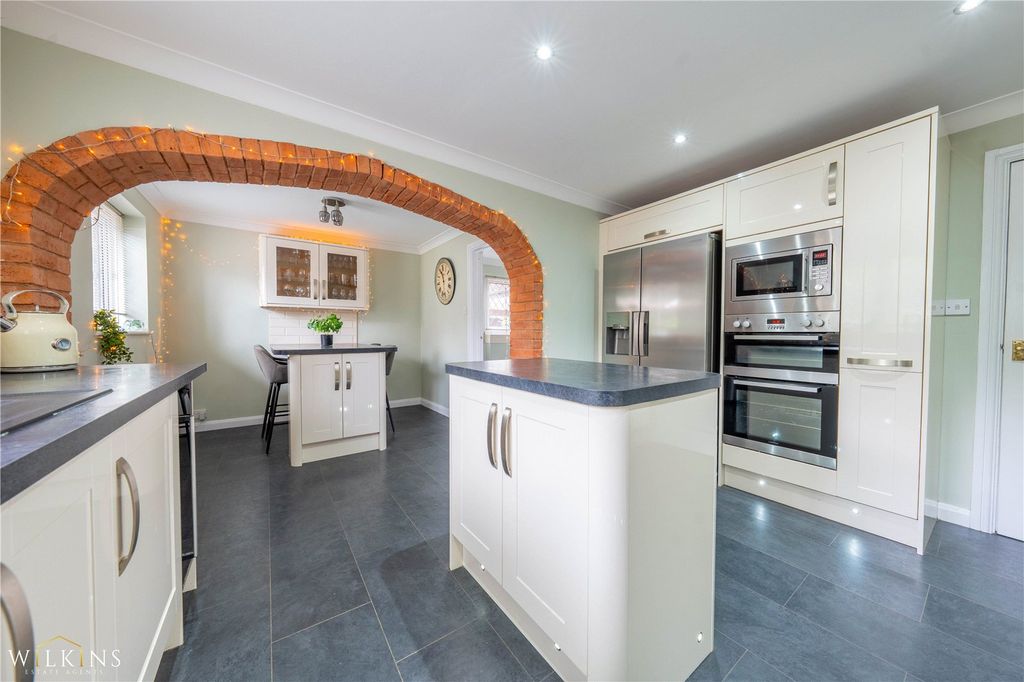 Property photo 3 of 40 Picture No. 15