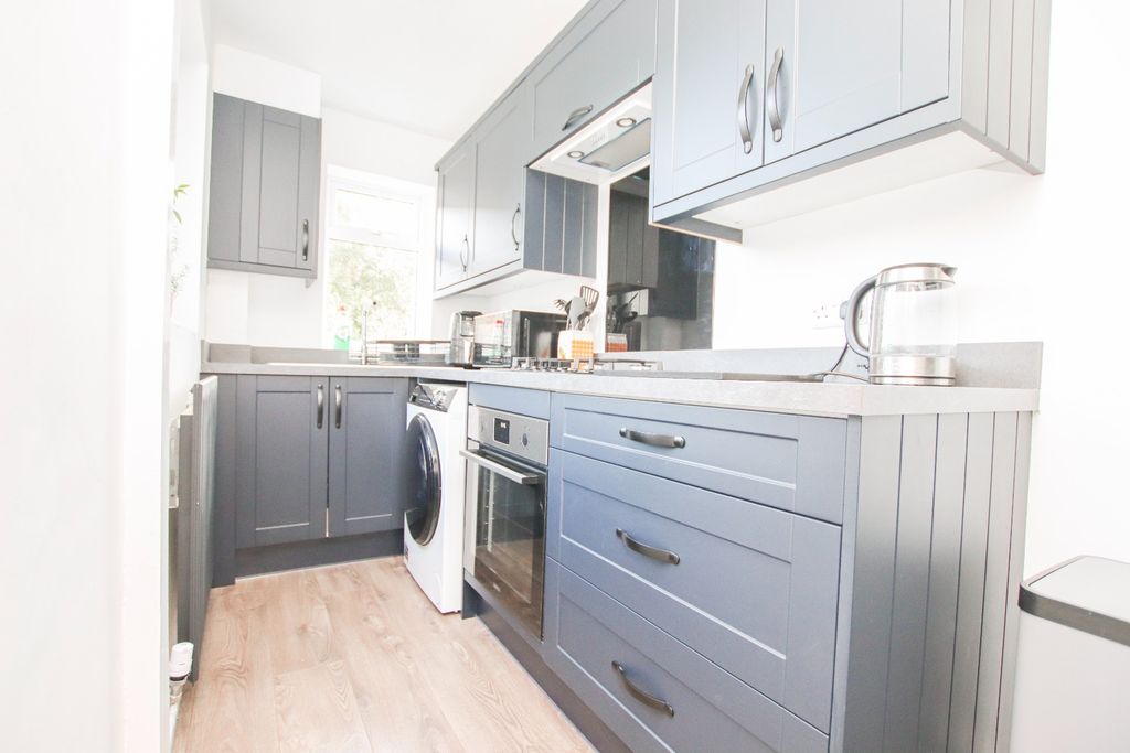 Property photo 3 of 19 4949384